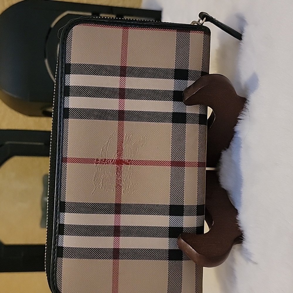 Burberry Black Leather and Beige Plaid Zipper Wallet - Picture 2 of 8